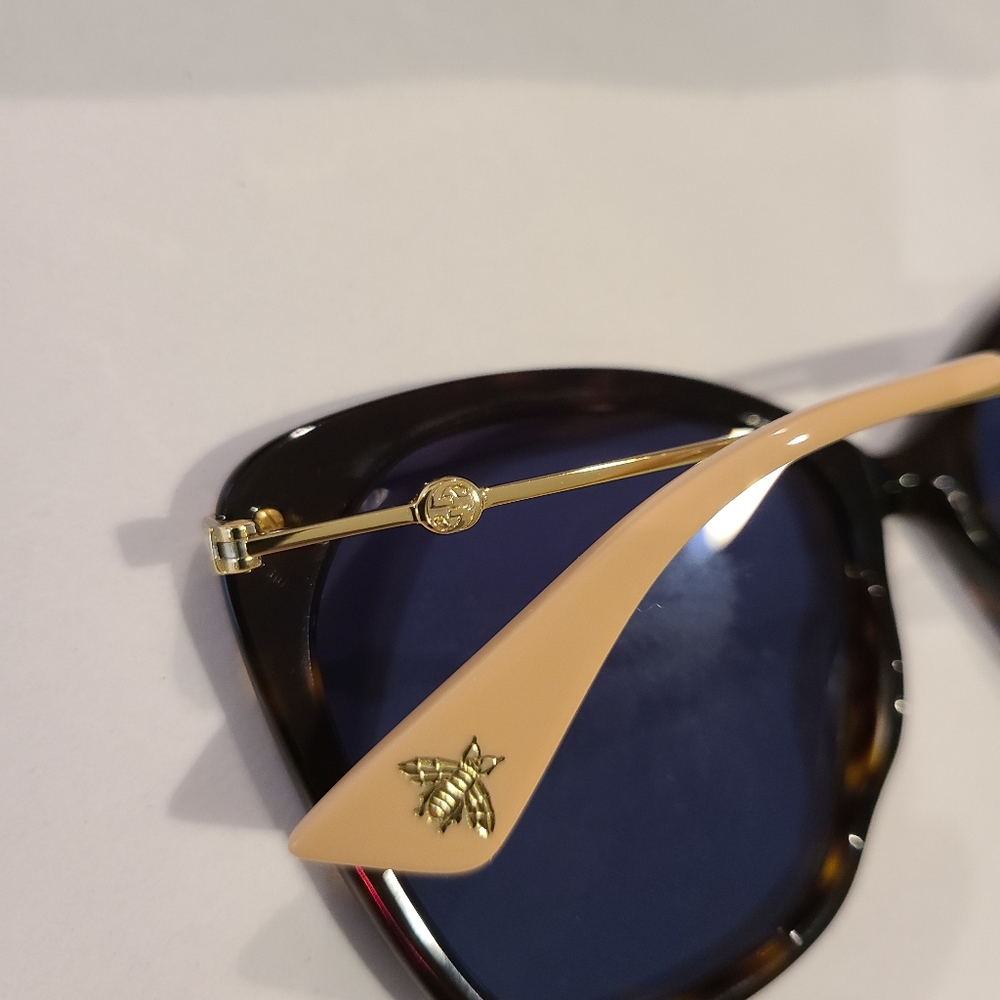 Gucci Sunglasses - Picture 4 of 6